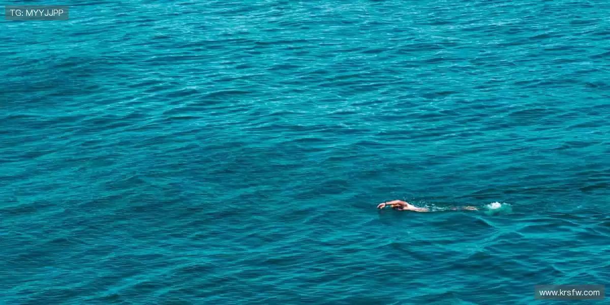 📱实时弹幕，全球球迷在线狂欢！💬